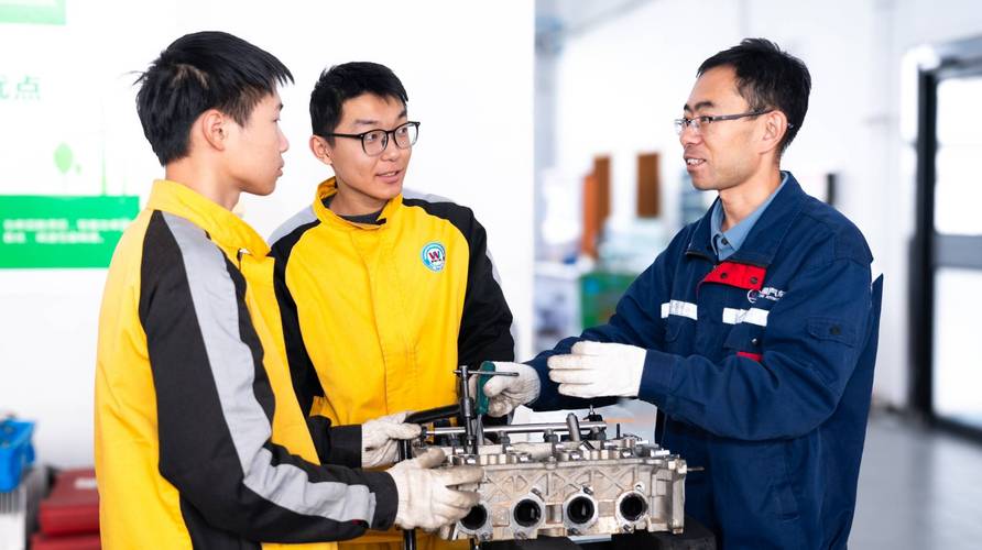 成人汽修学校培训学校,汽修成人大专
