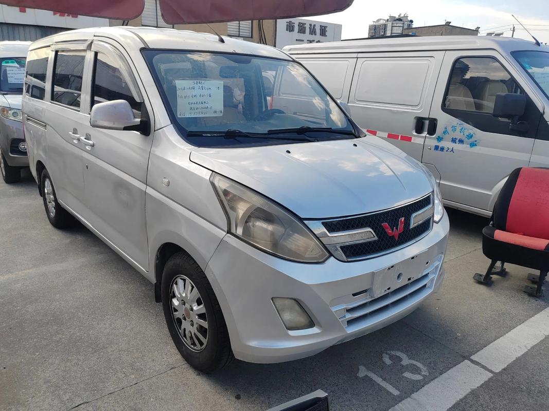 五菱荣光价格是多少(五菱荣光最低价格)