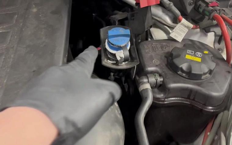 奔驰大g柴油版／奔驰大G柴油版在哪加尿素