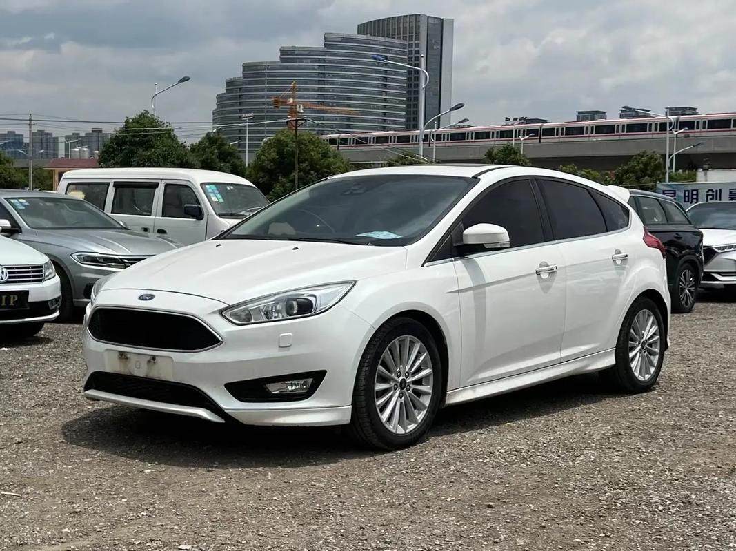 15年福克斯两厢多少钱,15年福克斯新车什么价格